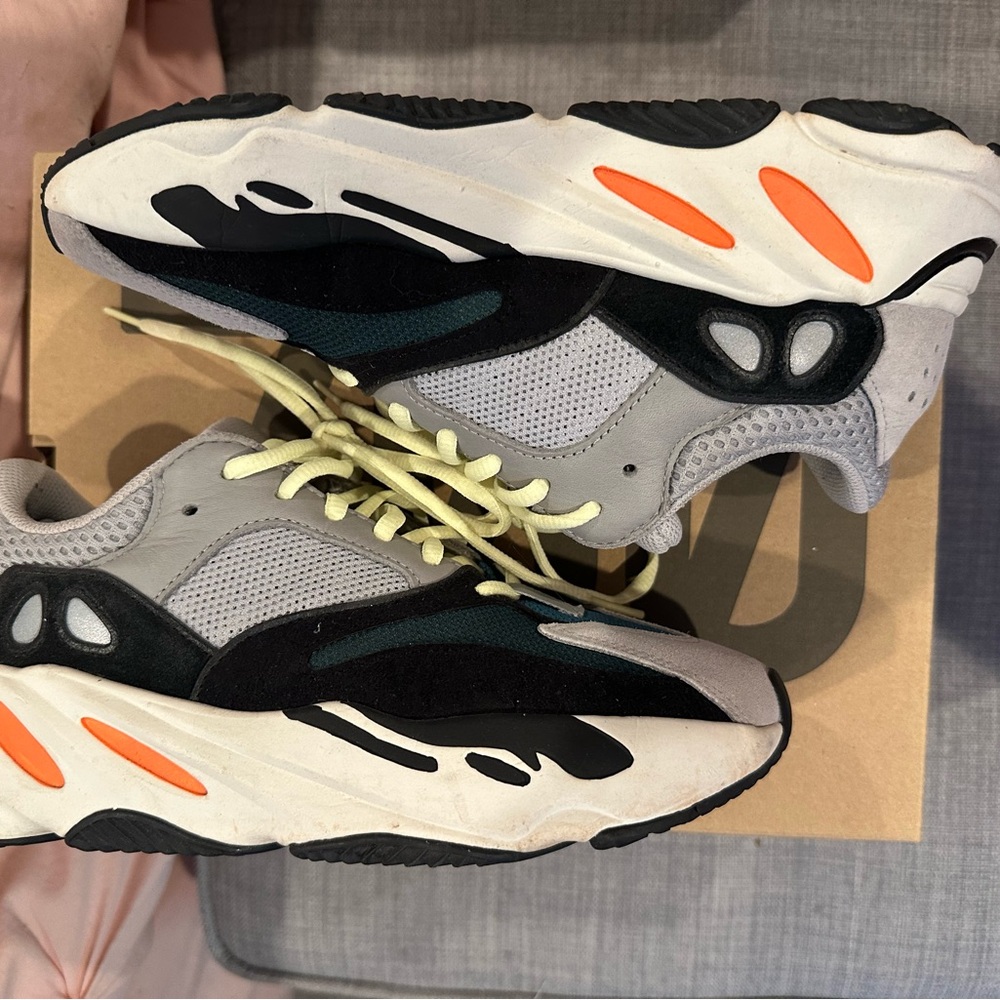 Adidas yeezy wave runners 700s